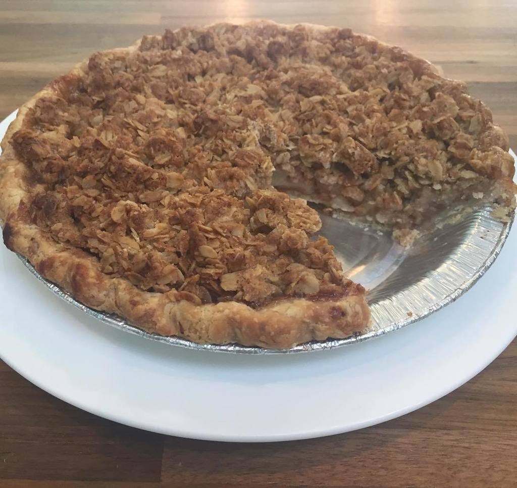 APPLE. CRUMBLE. PIE. Get yourself a slice. #eatlocal #mulberryorchard #applepie #applecrumblepie #piecrust #homemade #fromscratch #allbutterpiecrust