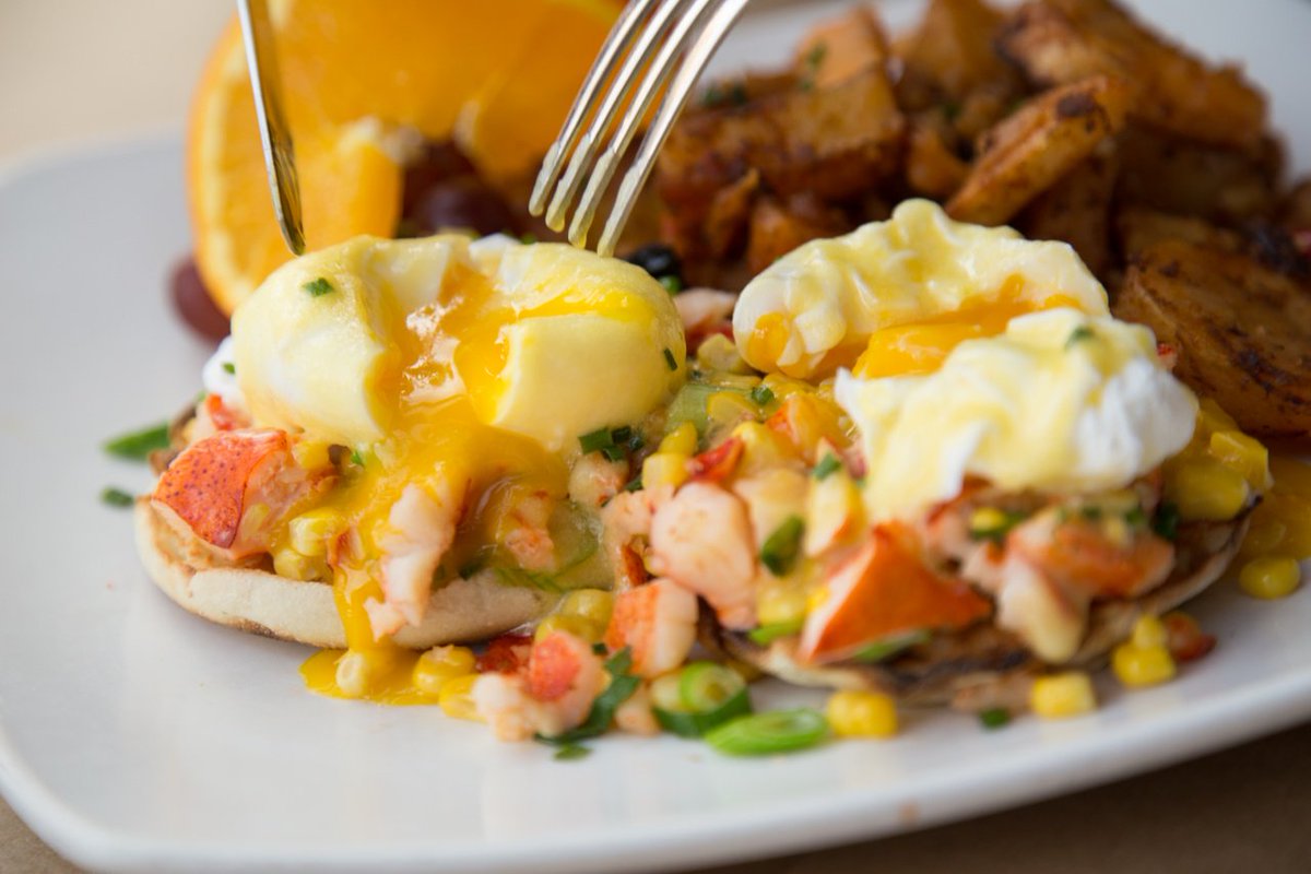 Start the weekend early and come join us for Agave Friday Brunch 🍳