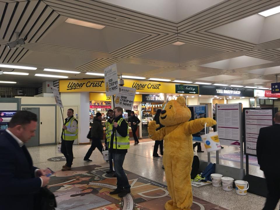 There's still time to donate to <a href="/BBCCiN/">BBC Children in Need</a> with the Round Table <a href="/RT_Area16_Kent/">Round Table (Kent)</a> guys at #London Train stations! Donate what you can to a fantastic cause! Or donate now at mydonate.bt.com/charities/roun… #ChildrenInNeed #Pudsey #DoYourThing #DoMore #DiscoverRoundTable