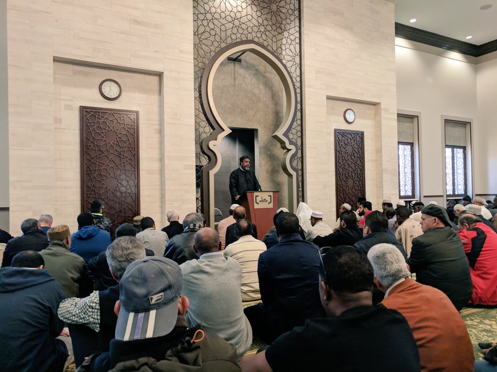 House_of_One_DE's tweet photo. Right now at the islamic @ADAMSCenter_ in Virginia joining the muslim Friday prayer with Imam Mohamed Magid @imammagid .
We wish all muslims a blessed and peaceful Friday! https://t.co/y3vq4tsvf8