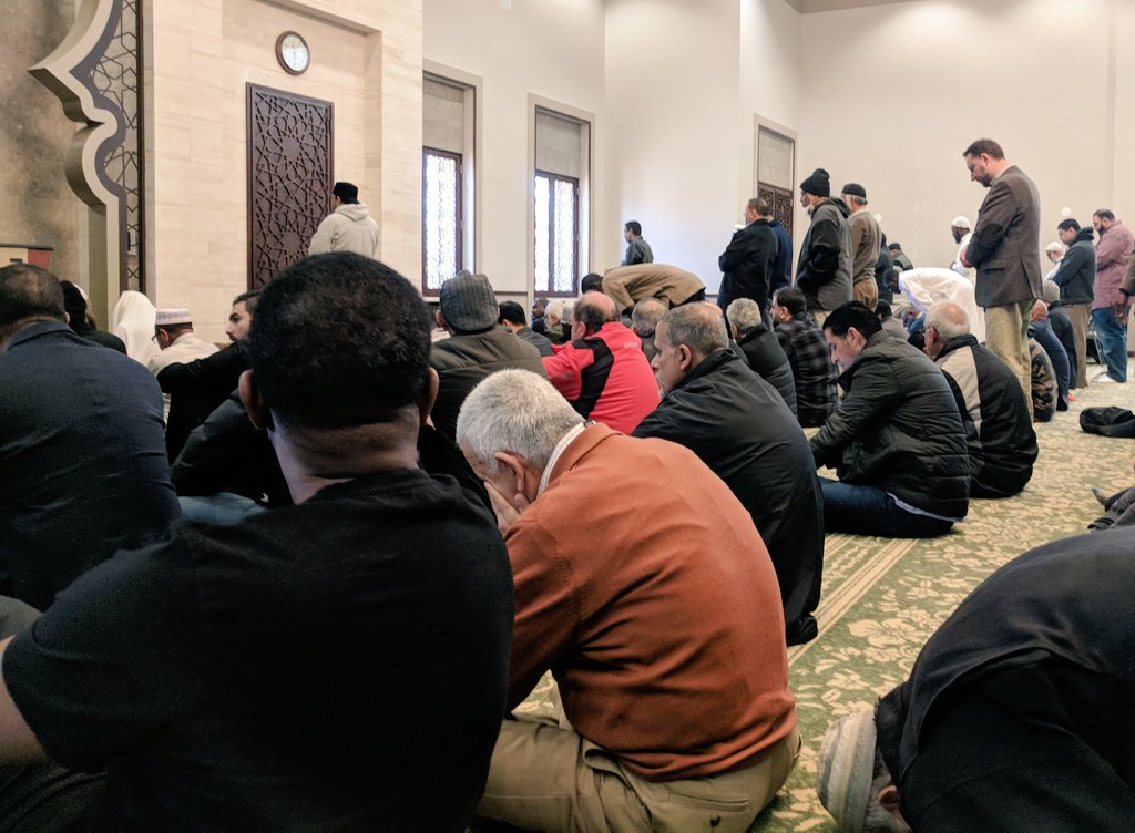 House_of_One_DE's tweet photo. Right now at the islamic @ADAMSCenter_ in Virginia joining the muslim Friday prayer with Imam Mohamed Magid @imammagid .
We wish all muslims a blessed and peaceful Friday! https://t.co/y3vq4tsvf8