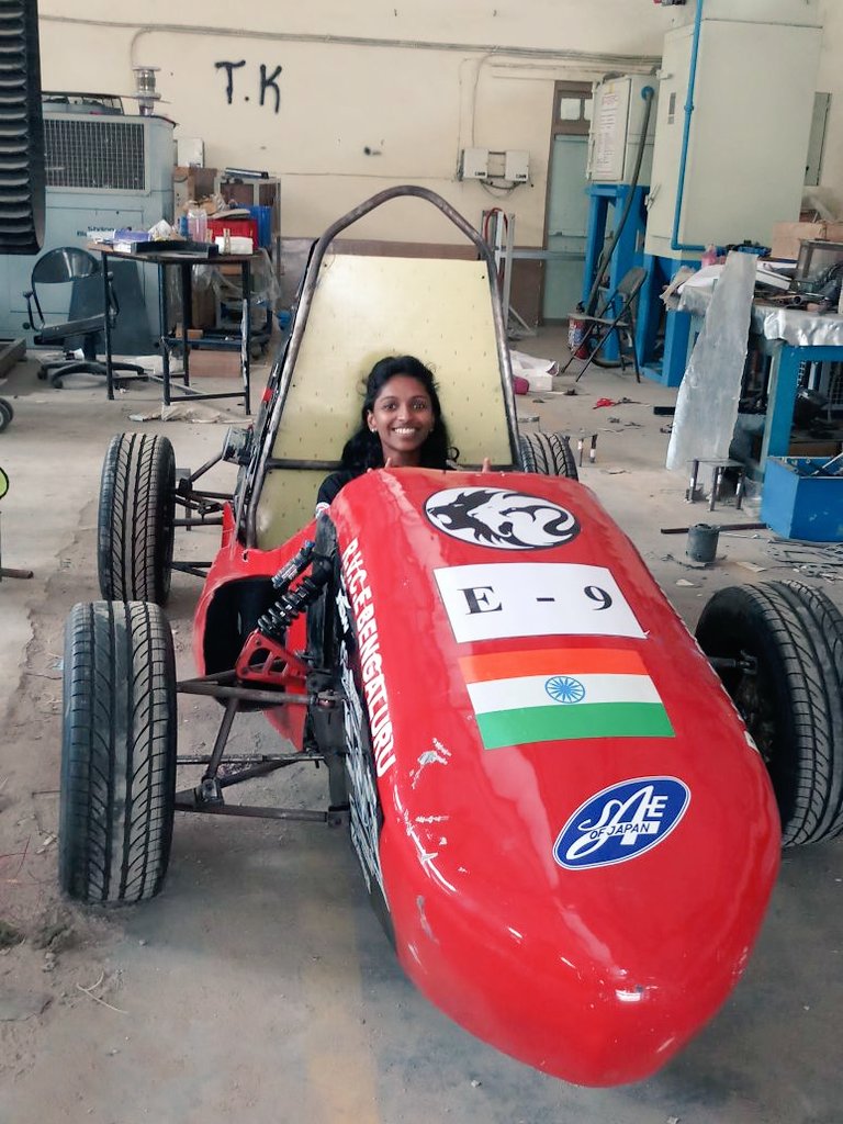 mmm_eat_glass's tweet photo. Testing season #formulagreen #becauseracecar https://t.co/FShhmr5S14