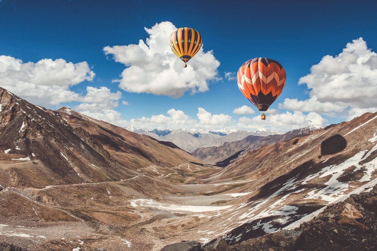 evoraglobal's tweet photo. Wishing all our Twitter followers a fantastic weekend! 😁

We hope you manage to get out into the great outdoors, reconnect with nature, and de-stress! 🐻

Let us know what you're up to! 🌳

#FridayFeeling #Weekend #GoOutside #Nature https://t.co/ersZDMUDUt