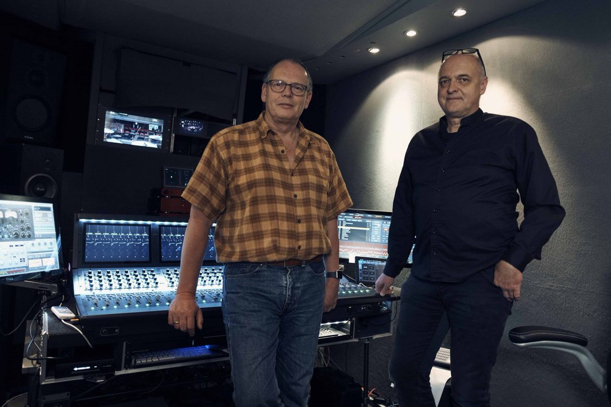 RemRecNet's tweet image. Read about Ronald Prent and Peter Brandt working with Peter Maffay on MTV Unplugged (German version) - goo.gl/zLZWvi 
#Avid #Flexitrailer #remoterecordingnetwork #klangöl #remotetaxi