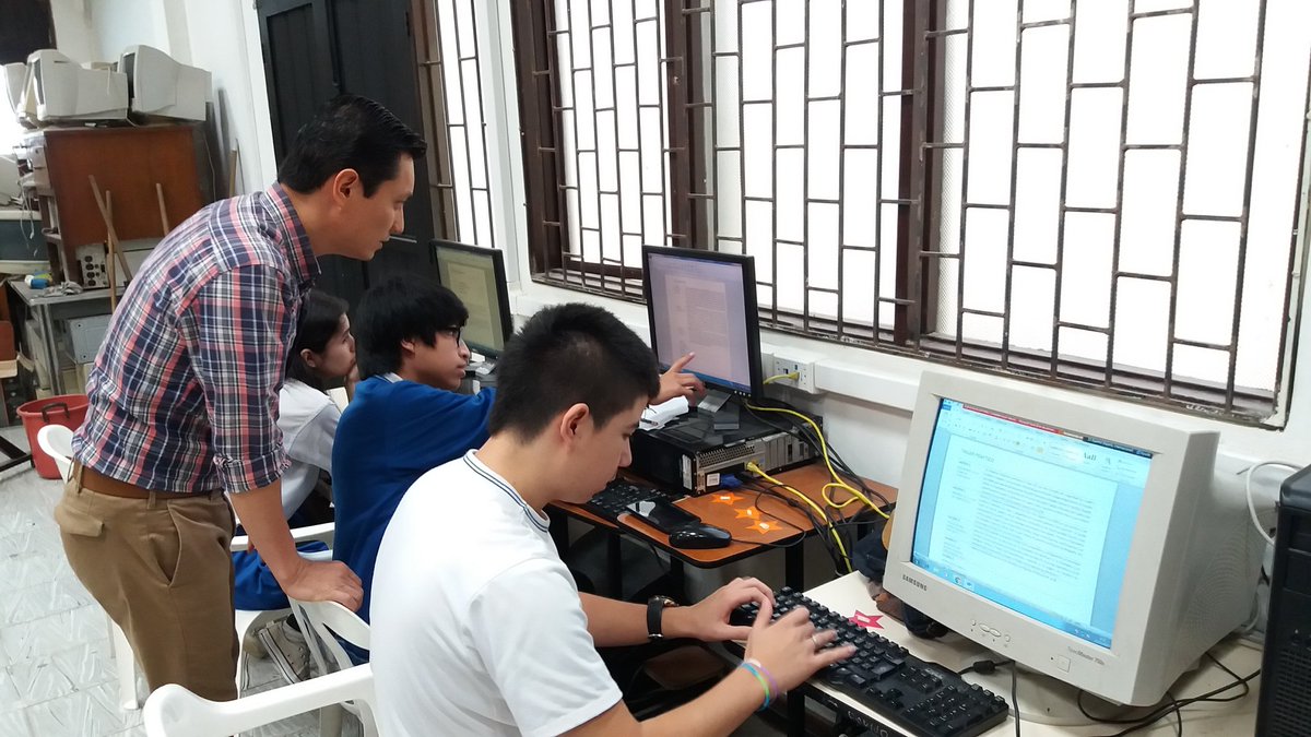ieRed's tweet image. Johan Rengifo, docente del Técnico Industrial de @PopayanCO, diseña evaluación con los principios de #ChildProgramming: Trabajo Colaborarivo, Gamificación, Desarrollo por Prototipos. Gracias al acompañamiento de @AngelaJMI en Proyecto #ColaboraSTEM de #IDIS e @ieRed