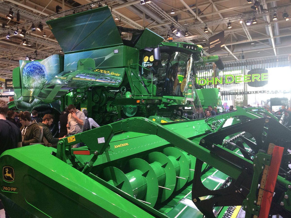 debwattsflorida's tweet photo. Always the most popular.  Hard to get a good picture.  #nothingrunslikeadeere #Agritechnica2017 https://t.co/e4gRt4g2Lq