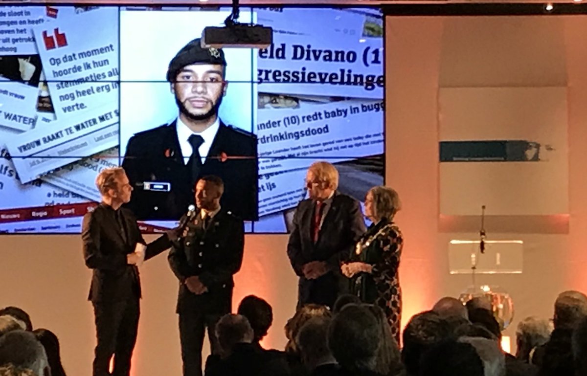 rweurding's tweet photo. Namens Stichting Goede Doelen @Nh1816 aanwezig bij Nationale #Heldendag @carnegiefonds waar @JaapSmitCdK aantal helden heeft onderscheiden . https://t.co/KsEd3Twchx