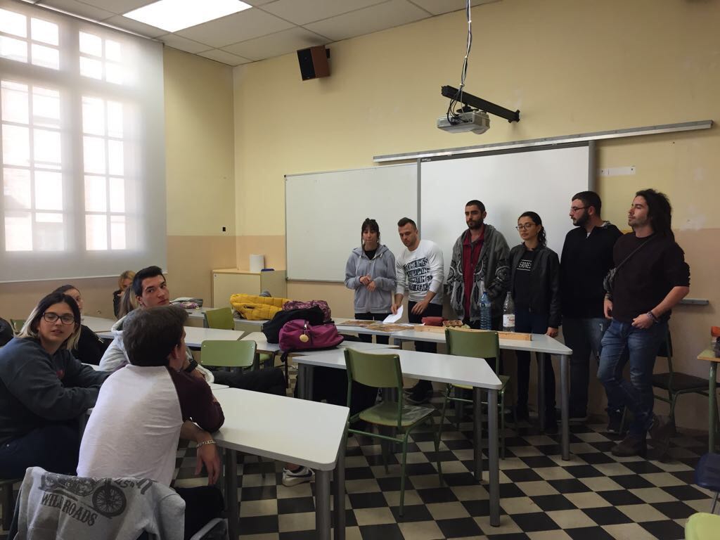 etlleida's tweet photo. Accions de sensibilització per evitar l'acumulació de residus promogudes per l'alumnat d'Educació i Control Ambiental de l'@etlleida. #educam https://t.co/4rrnkW97OY