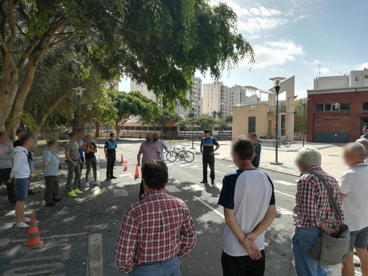 PoliciaLPA's tweet photo. Esta mañana en nuestro Parque de Educación Vial se realizó unos ejercicios con gafas que simulan la conducción bajo los efectos de alcohol y otras sustancias. Los participantes son personas que se encuentran en taller de sensibilización #Taseval. https://t.co/ZsPl0pvL8O