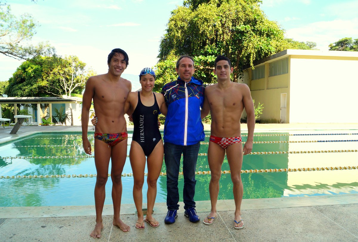 ¡Arriba Venezuela! Nuestra docente residente Liliana Hernández <a href="/Lilianah11/">Liliana Hernández V.</a> gana Medalla de PLATA 🥈en los 5mil metros Aguas Abiertas en #Bolivarianos2017 🏊🏻‍♀️ #SomosTalentoNacional 🇻🇪 .<a href="/pinfantea/">Pedro Infante A.</a> .@MinJuventdyDep .<a href="/NicolasMaduro/">Nicolás Maduro</a>