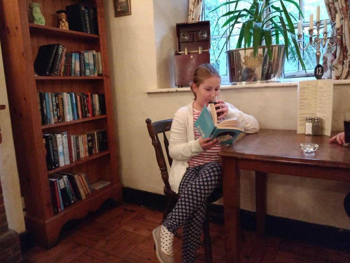 rmain78's tweet photo. #caughtreading #bookweek2017 a quick half in the pub....(diet coke)! @EastergateCe https://t.co/S75Antdaei