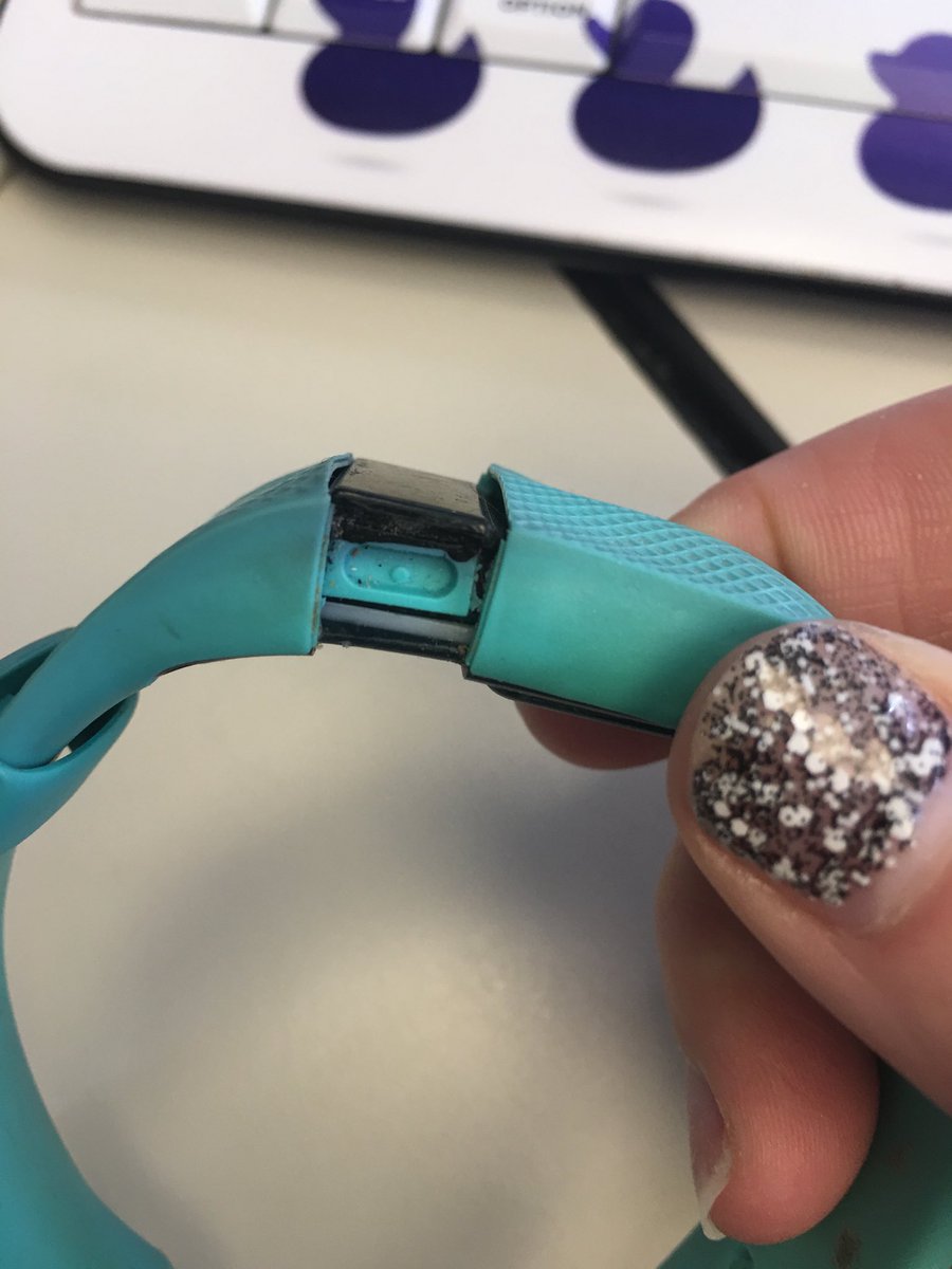 FakeMorganHope's tweet photo. I will NEVER buy another @fitbit. They are absolute trash. This tracker is 6 months old! And completely inoperable as of today. #garbage #garbageproduct #fitbit #fitbitsaretrash #ditchfitbit https://t.co/IH1k2ujLIN