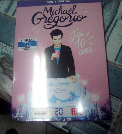 DhaussyMumu3's tweet photo. Enfin !!! @gregoriomichael .. #Jai10ans #TheBest #Monsoleil #MaMotivation manquera juste une ptite dédicace bisous  et MERCI à toi et ton équipe  de mettre des couleur à la vie , à ma vie.. ♥ https://t.co/SijqBA454b