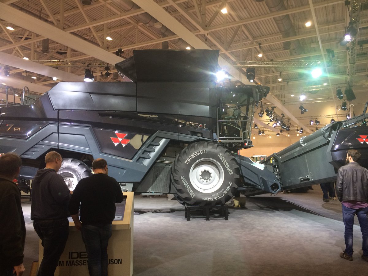 debwattsflorida's tweet photo. I prefer green but this #shadeofgrey #Masseyisclassy #Agritechnica2017 https://t.co/aRXOC8MSte