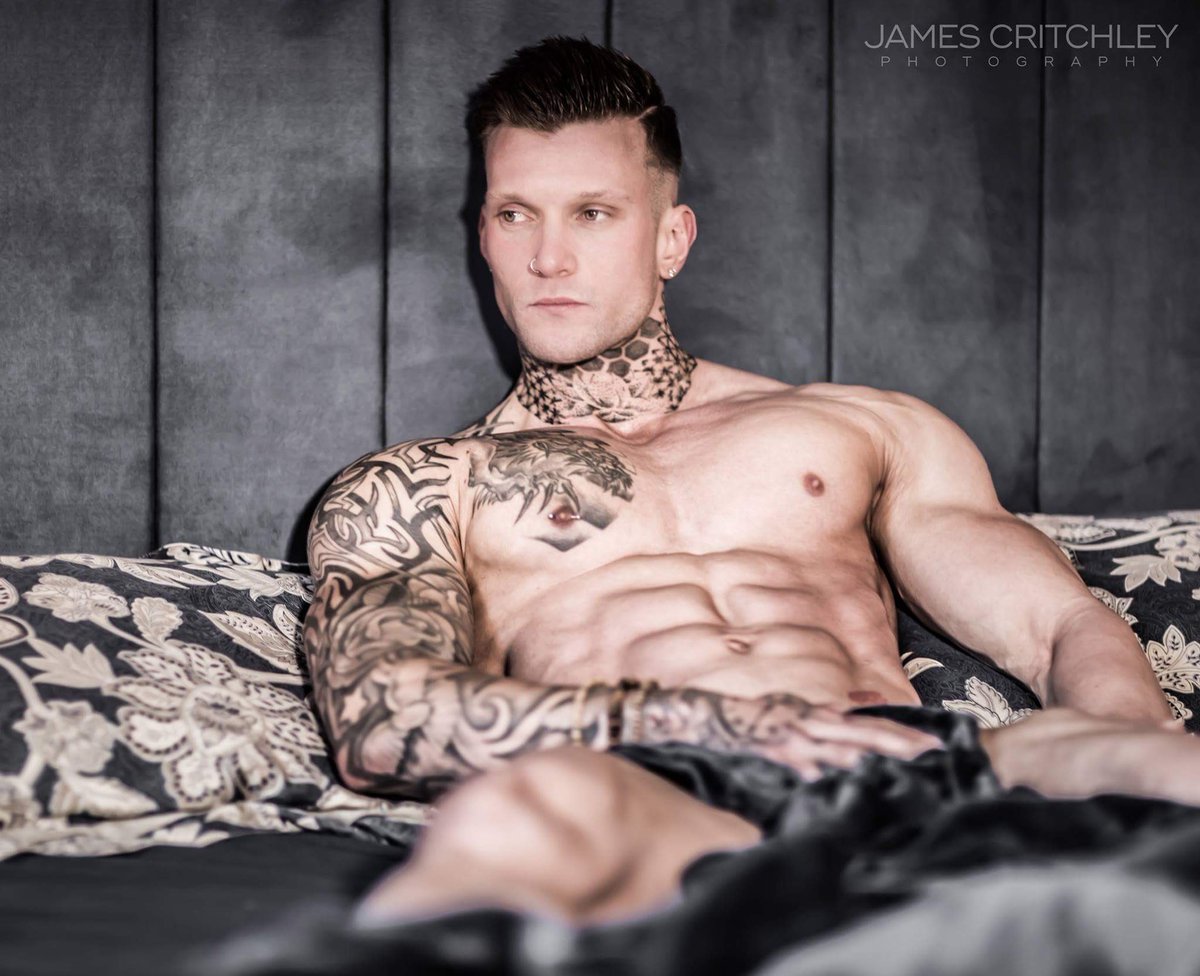 WomensEyeCandy1's tweet photo. Ladies who wants an early night? Gorgeous hunk #SamWatt is ready & waiting for you! Redhot shot by the amazing @JamesMCritchley enjoy πβ€οΈ https://t.co/2sWm6TQ3kG