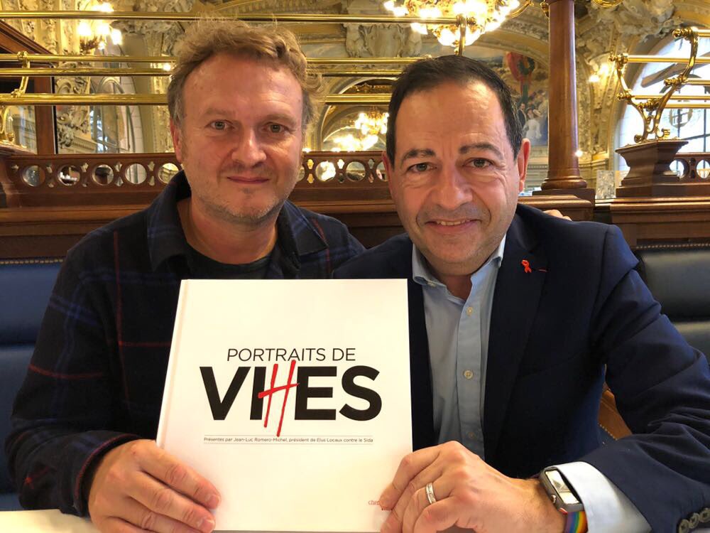JeanLucRomero's tweet photo. Merci au photographe #PatrickMessina d’avoir mis tant de cœur et de talent dans le projet #PortraitsVies de #ELCS : 15 personnes séropositives témoignent de la vie avec le #vih / #sida en 2017. Des photos et des textes exceptionnels bientôt en librairie ! https://t.co/1KJN6yWthH