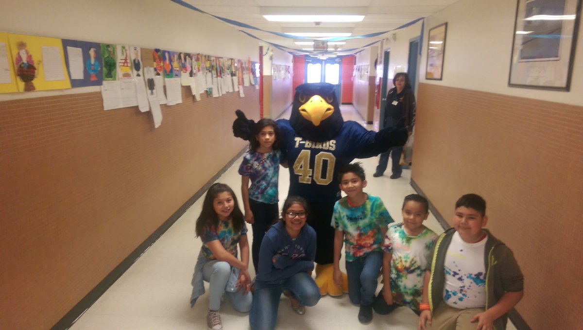 Coronado_IB's tweet photo. Coronado HS at Johnson Elementary for EPISD Read Across the District.  #EPISD RAD https://t.co/Iz2QbbPGyS