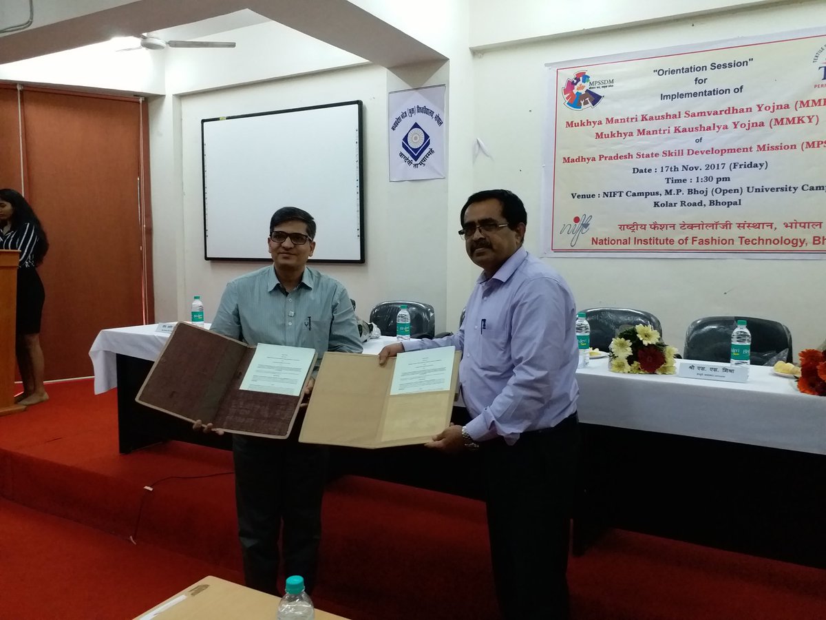 TextileSSC's tweet photo. Signed MoU with #MPSSDM today in presence of director #NIFTBhopal. @NSDCINDIA @MSDESkillIndia @dpradhanbjp @chandel4h @jha_anand_mohan https://t.co/ClR4fBswF3
