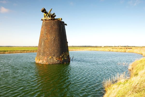 BroadsAuth's tweet photo. Our Broads Briefing for November, which includes news on Water, Mills and Marshes, the Discover England Fund, our winter working plans and more is now available to read online: https://t.co/uZxVUFVt1H https://t.co/HemTcDW5QW