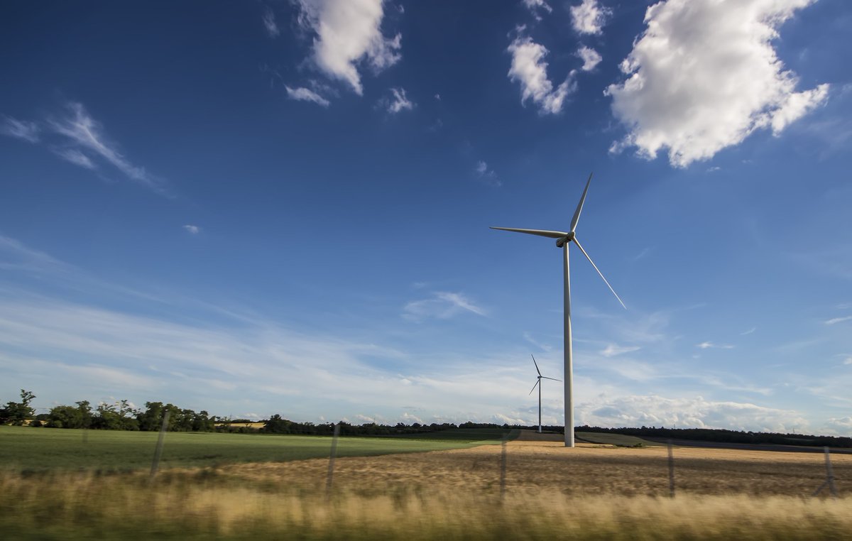 _wearepossible's tweet photo. Nobody has been given permission to build wind turbines in England since 2015. But in Lancashire, fracking company Cuadrilla are sharpening their drills, even though the local council and community wants them out.

Fracking vs wind: the system isn't fair. https://t.co/GSBnsjiyAy https://t.co/nf06GGvTxR