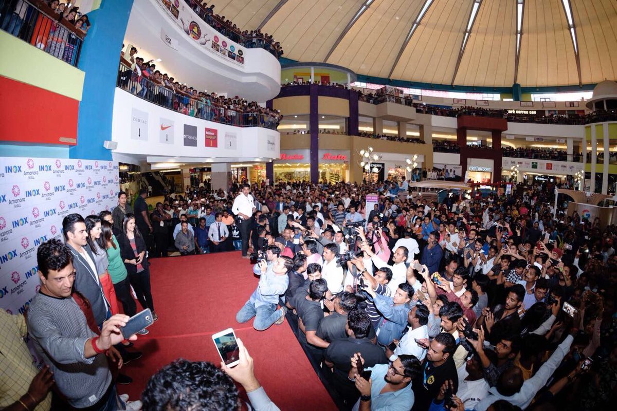 SunnyLeone4ever's tweet photo. Hotness Queen @SunnyLeone craze increase day by day now she on top 😍 https://t.co/K29BfUw3o1