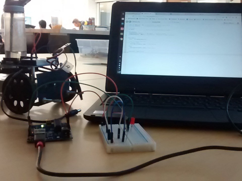 OmSTEMPatel's tweet photo. Working with the BOE bots with @MakerPetey. #Maker #Engineering #Arduino https://t.co/0JdIGGdTVJ