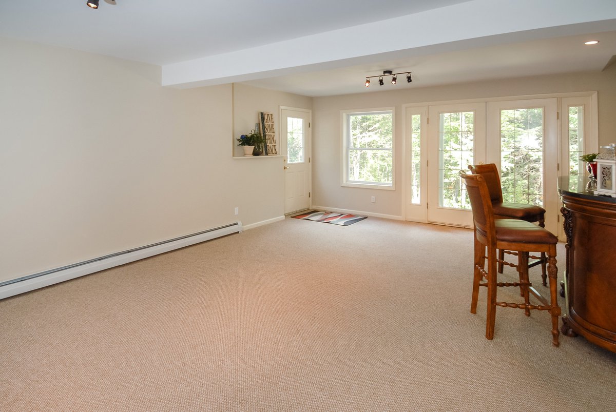 DowRealtyGroup's tweet photo. This 4 bedroom/2 bath home shows beautifully and has had many upgrades that really makes it shine! 

https://t.co/ISlUsobwGH

#homesforsale #homebuying #OssipeeNH #NHrealestate #NHlistings #dowrealtygroup #kwri #adamdow.com https://t.co/MsMGuk5y57