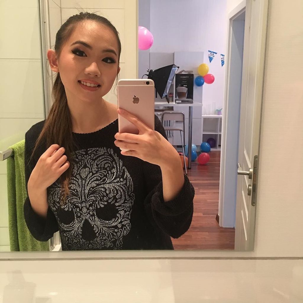 HSugarCookie's tweet photo. Office bathroom selfie #loweffortpost https://t.co/WMqYE3Ej2B https://t.co/LjEOTWMLxH