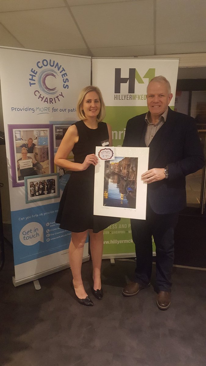 COCHfundraising's tweet photo. Thanks Richard from @hillyermckeown for purchasing one of the #CAF100 pieces @chesterartsfair. On all wkend @ChesterRaces #thanks #charity #CAF100 #Chester #ChesterArtsFair https://t.co/zTJvCGUyBI