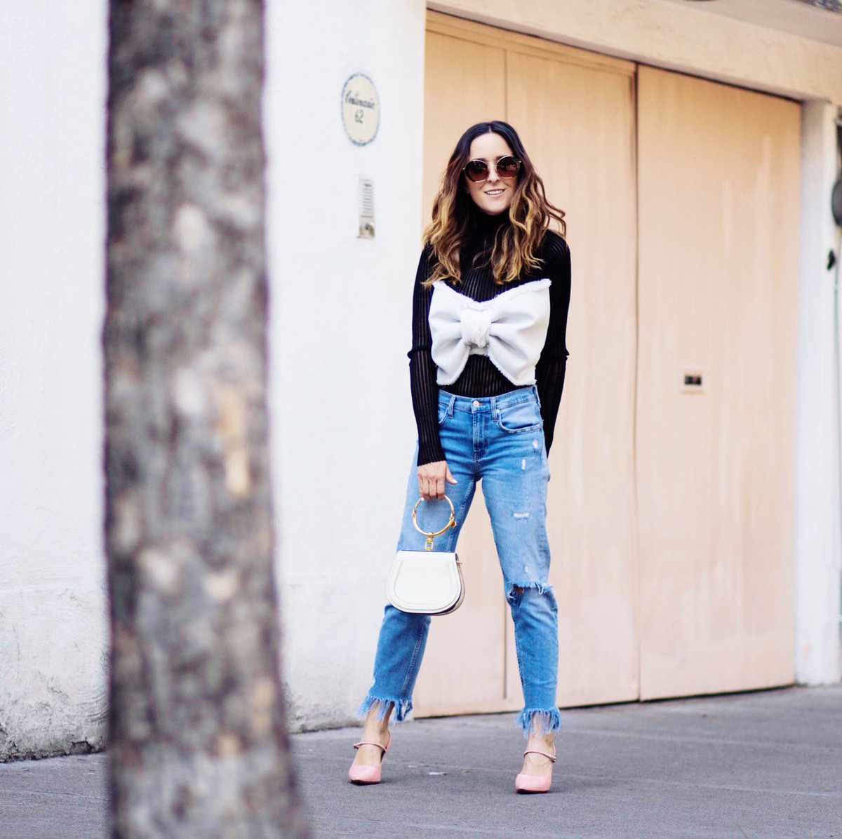 Hoy les quiero regalar este top blanco!! Solo vayan a mi INSTAGRAM y vean como participar! 🔊🎀🙆🏼 Me encuentran como <a href="/thedoubledenim/">Ari Camacho</a> RT