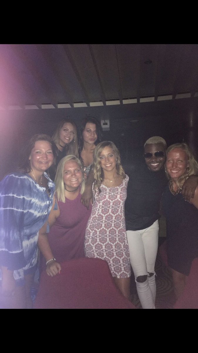 S_Deyonce's tweet photo. &amp; happy birthday @LeearahE 💓 lets go on another cruise soon bc I miss you ☹️ https://t.co/qK5jzL5RLP