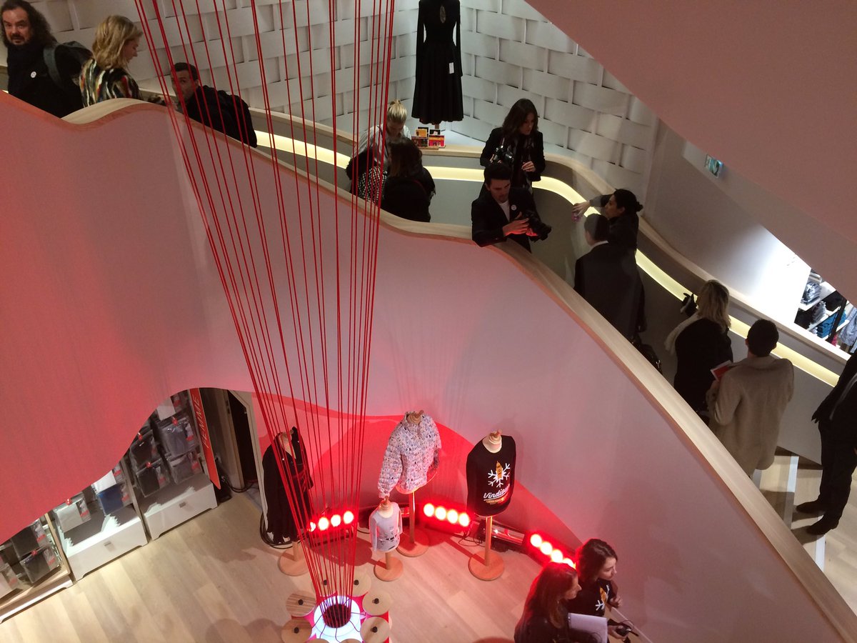 CreativeCables's tweet photo. In the new @Damart_fr #flagshipstore in Lille, stands out "Le Grande Geste" - an installation made with 1000 meters of our RM09 Red cable, which, from the spools on the ground floor, runs to the roof of the building! 🇫🇷 🔴

#CreativeCables #BeCreative | #Damart https://t.co/eEa81mf8eV