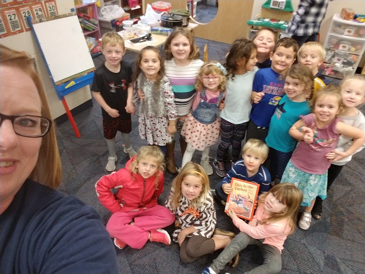 amyrdelarosa's tweet photo. Shared a fun Thanksgiving story with this @EudoraEES kinder class this morning! #eescards https://t.co/6Po3ck4tdX