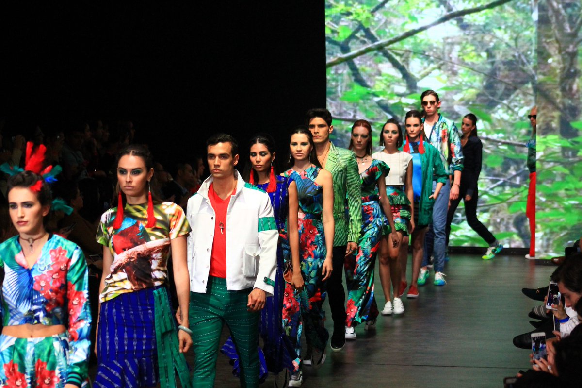 MercedesBenz_GT's tweet photo. ¡Lo mejor del último día del #MBFGT17!
Visita nuestro Facebook para ver más fotografías.
#FashionWeekGT #GuateEstáDeModa https://t.co/KnvBxa2fLJ