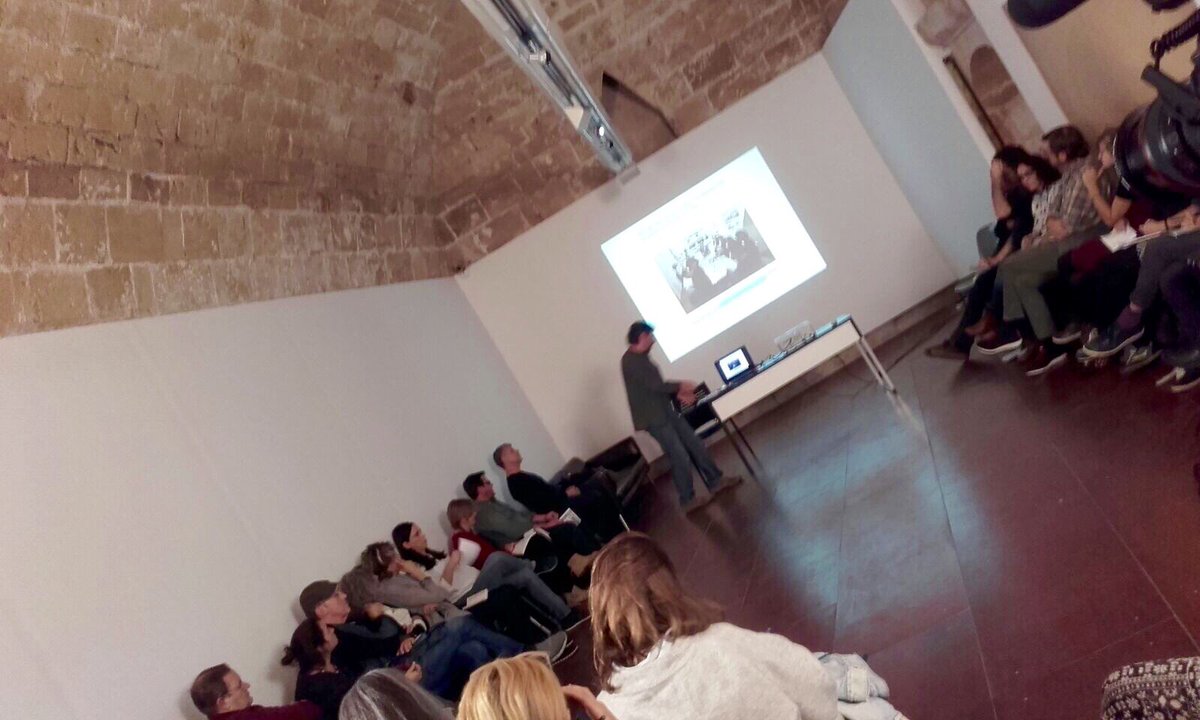 csolleric's tweet photo. 1es Jornades de cogestió i autogestió #CACPalma a #SesVoltes #Palma #Mallorca @HarineraZgz @intermediae #JordiBoldú #PacaBlanco @s_trumbo #JavierTobías https://t.co/J4pRIBvXIY