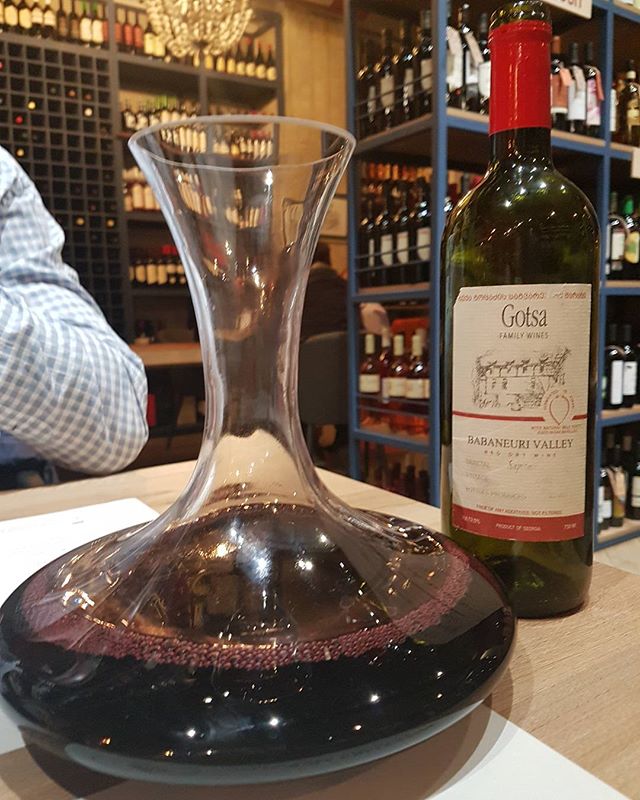 Ghvino_nl's tweet photo. En een volgende exclusieve #wijn , deze van #gotsa, een #biodynamicwine , uiteraard in de #qvevri gefermenteerd. Deze #saperavi uit 2012 is inmiddels uiterst zeldzaam. #ghvino #georgie #somm #sommlife #wijngekken #wijnliefhebbers https://t.co/tF9ToIGaeK