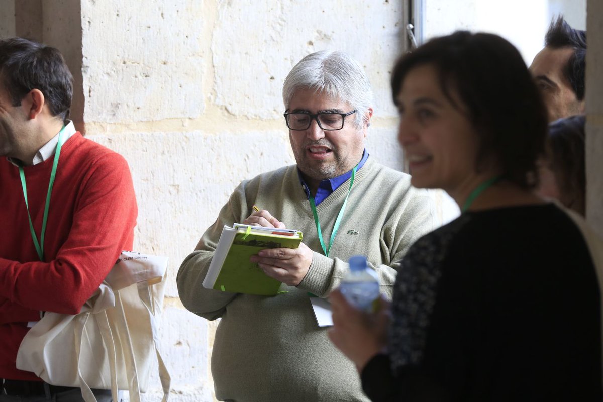 imaginalaciudad's tweet photo. ¡Ya hemos comenzado a dar forma a #LaCiudadImaginada! 😊 Los grupos de trabajo ya están compartiendo ideas, ¡repensar #Valladolid está siendo toda una experiencia! https://t.co/v5DW9DtPQr