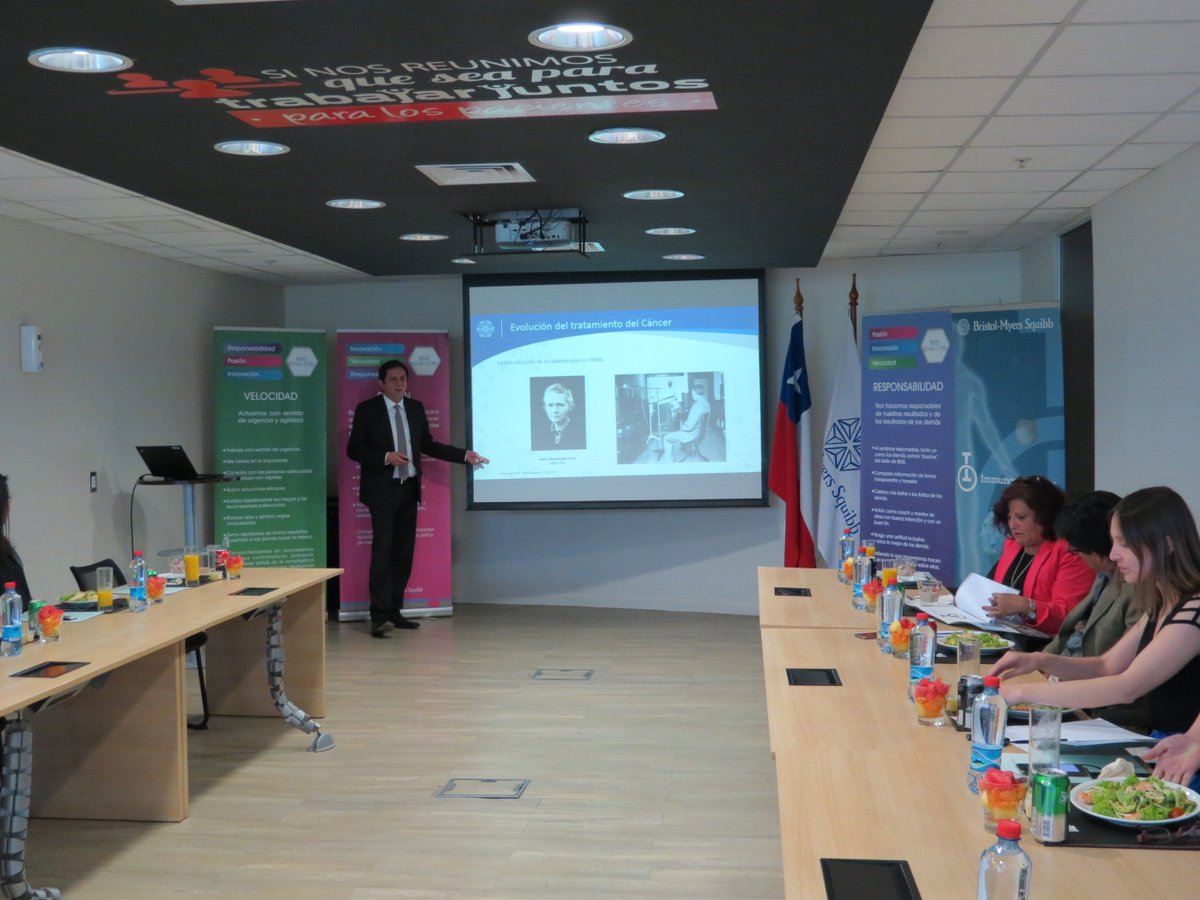 PressComChile's tweet photo. PressCom organizó taller de relacionamiento entre nuestro cliente Bristol Myers Squibb y periodistas.  Así, buscamos posicionar el tema de la Inmuno – Oncología Y la inversión de la industria farmacéutica en Chile. #PressComChile #periodistas #PR #eventosPressCom https://t.co/0H64CuH4VK