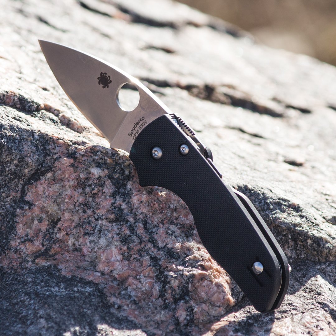 SpydercoKnives's tweet photo. Coming soon!  The Lil’ Native is a compact, ergonomic knife that includes our high-strength Compression Lock, a low-profile deep-pocket wire clip, and a 2.5-inch full-flat-ground CPM S30V blade.  #spyderco #usamade https://t.co/Xb8bReWx2D