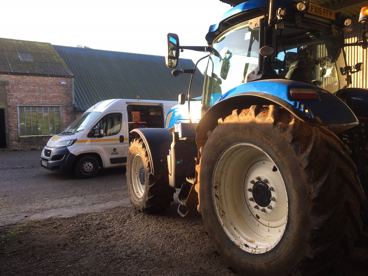 BushTyres's tweet photo. 8x @MichelinAgriUK Tyre swap done on these two #Newholland T7 and Tm Series Tractors #Excelagri #BushMobile https://t.co/McNRu890XV