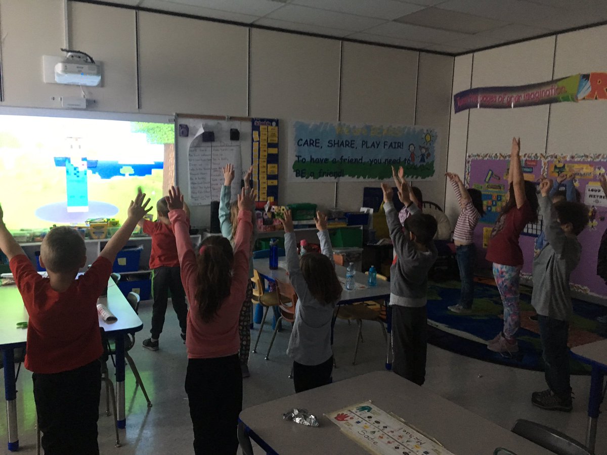 MrsSaundersCG's tweet photo. Some MineCraft inspired stretching on this chilly Friday morning #bhbears #learningandmoving @BeaconhillFMPSD @FMPSD @Nancyba1 @ATALocal48 https://t.co/dAUQptLtQd