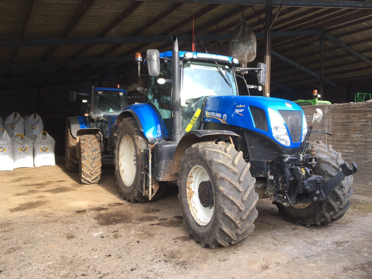 BushTyres's tweet photo. 8x @MichelinAgriUK Tyre swap done on these two #Newholland T7 and Tm Series Tractors #Excelagri #BushMobile https://t.co/McNRu890XV