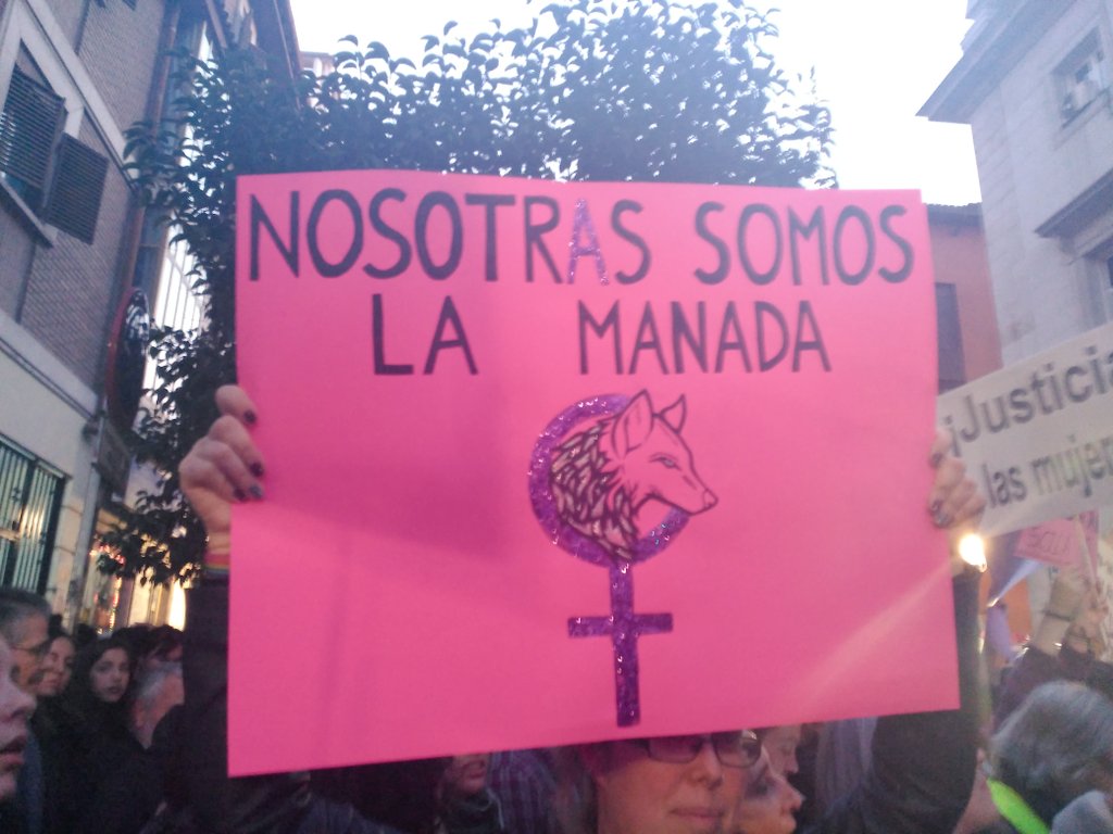 feminicidio's tweet photo. "Mujeres unidas jamás serán vencidas"
Multitudinaria manifestación contra la #JusticiaPatriarcal
#YoSíTeCreo https://t.co/4YJF6s2QDS