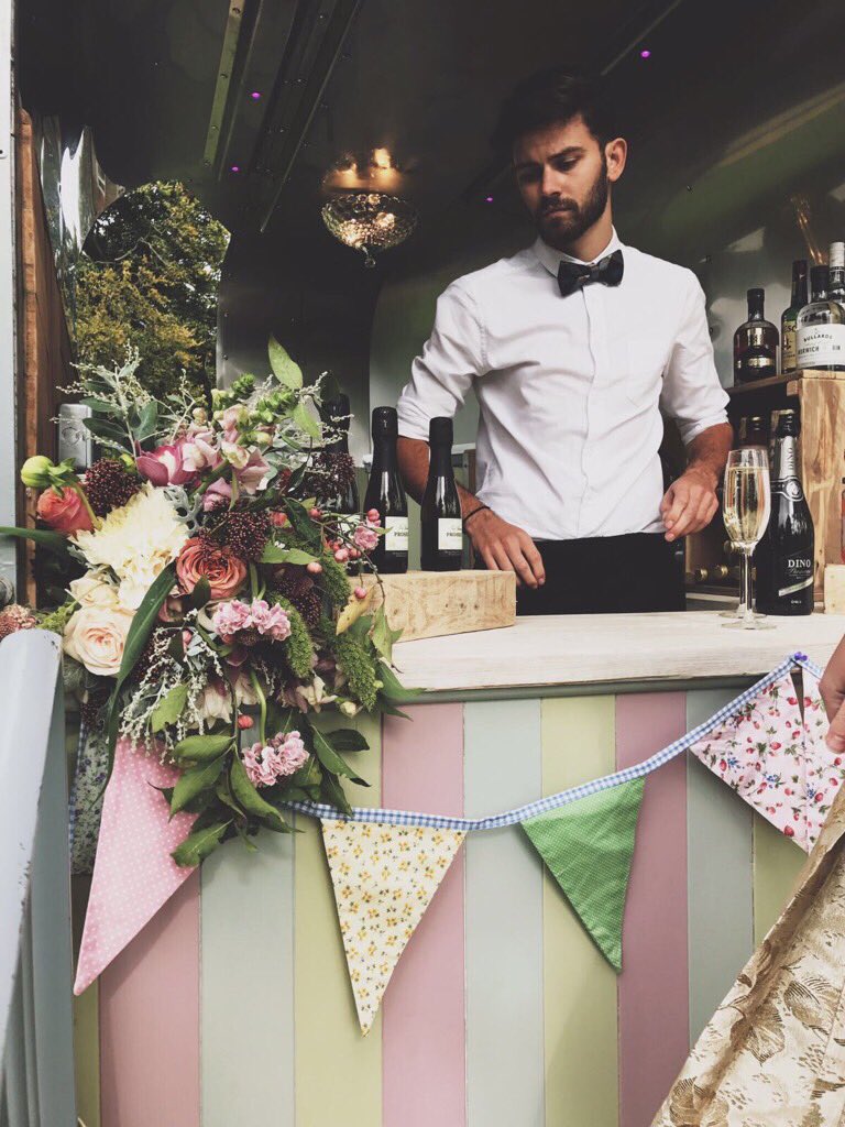 Cheers to the weekend! #weekend #cheers #haveagoodone #proseccofriday #cocktails