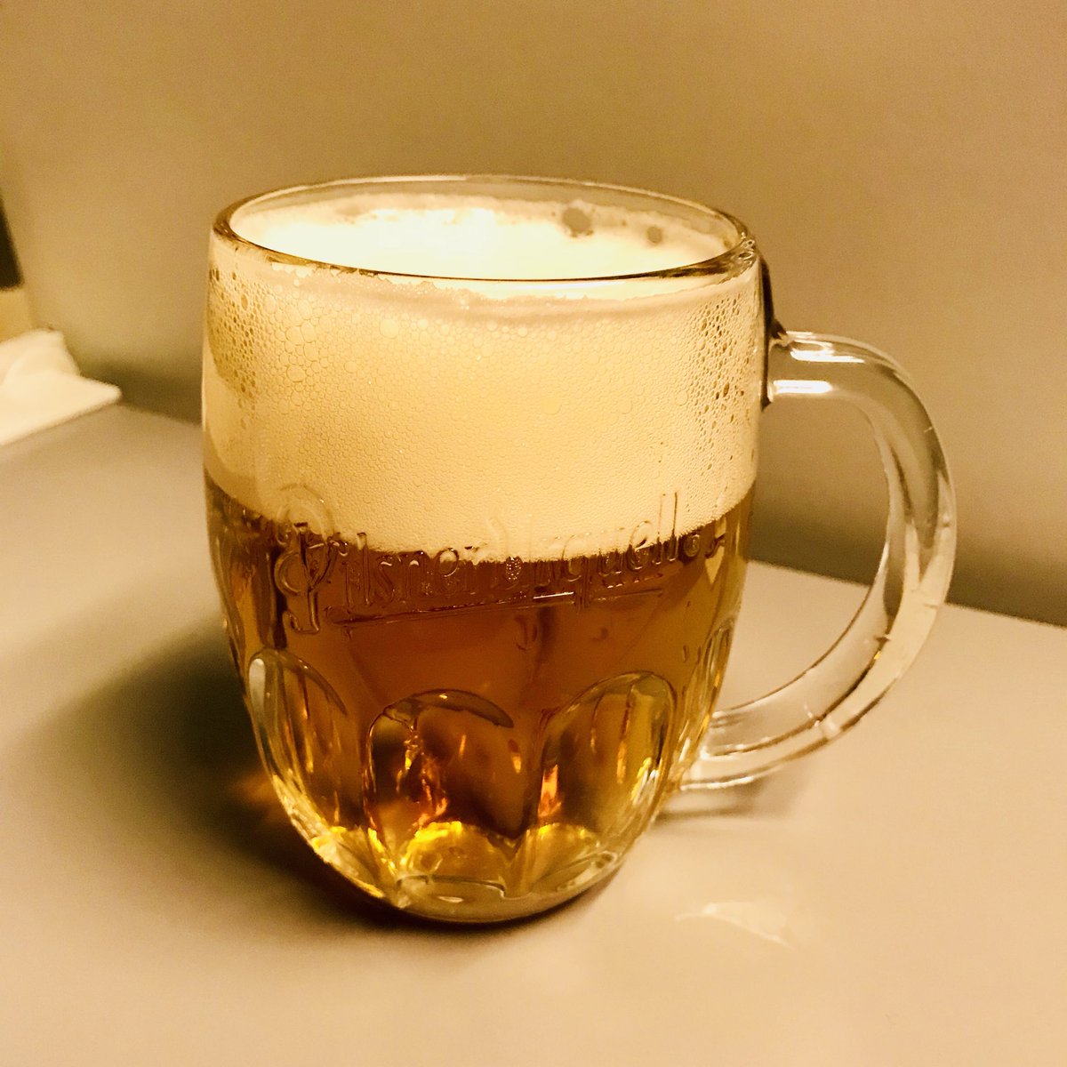Tatsächlich scheint mir in den tschechischen ICs zwischen Hamburg nach Berlin nicht nur das Wifi besser als im ICE, sondern auch das Pils vom Fass. Na zdraví. cc: <a href="/marco/">Marco Kaiser</a>