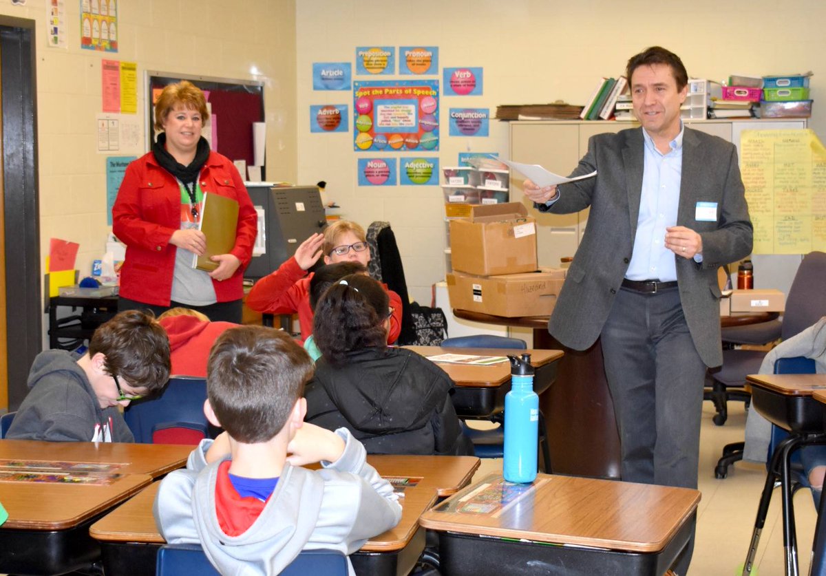 HuzzardSystems's tweet photo. Huzzard Systems had the opportunity to work with a 5th grade class for @AppletonSchools's "Team Up With a Teacher"! The students had a blast learning about barcodes, scanners, and sending professional emails!  
#NextGeneration #FutureLeadersOfAmerica #GetInvolved https://t.co/RdnP63BmCL