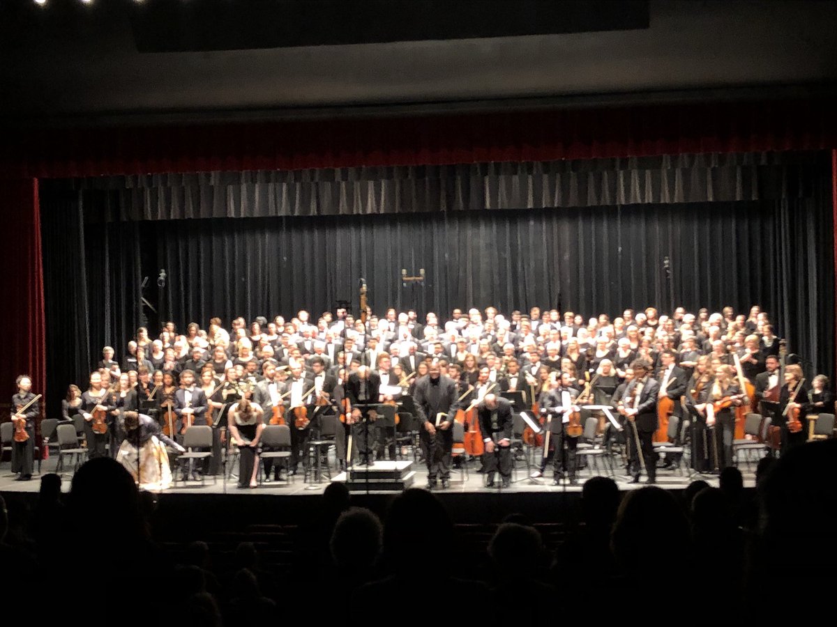 leighmunoz's tweet photo. Wonderful performance of Elijah last night! I think almost all my Career Dev students participated too! #MizzouMade @BLT_percussion @viralviola @PapaCellist @Adrian_Cello @wrightclarinet @malbrecht96 @KassandraOrmsby @Clars_R_Us @DavidianFazekas @MaryHalesFlute https://t.co/W1SSPErrZS