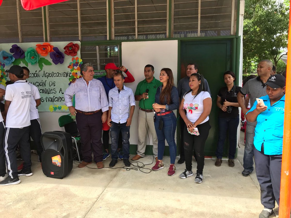 emprend_cfma's tweet photo. 3 feria del Emprendimiento https://t.co/uoiVfLxld1