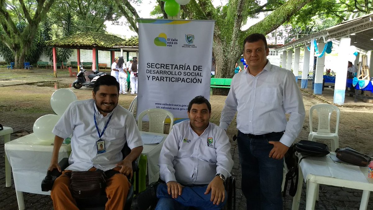 DORISPIZARROM1's tweet photo. #17Nov2017 #EquipoDeTrabajo #SecrDesaSocialYParticipacion @GobValle Atiende #FeriaSinLimites #TuluaValle Dra Doris Pizarro #Secretaria https://t.co/TTeioeYKgd