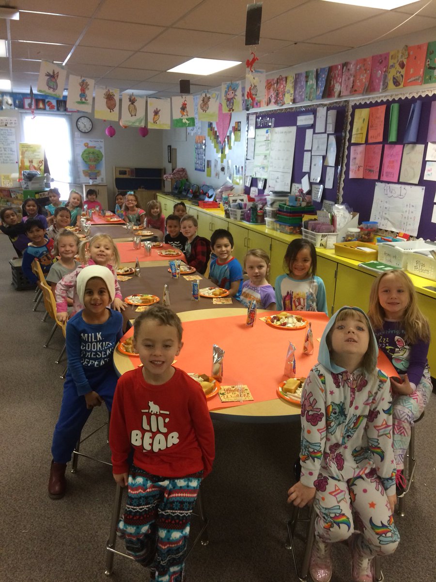 MrsKinderDodge's tweet photo. Feasting in our PJs in kindergarten today! #kindergarten #TeamWestgate #thankfulforourclass https://t.co/pktlu0Qsd7